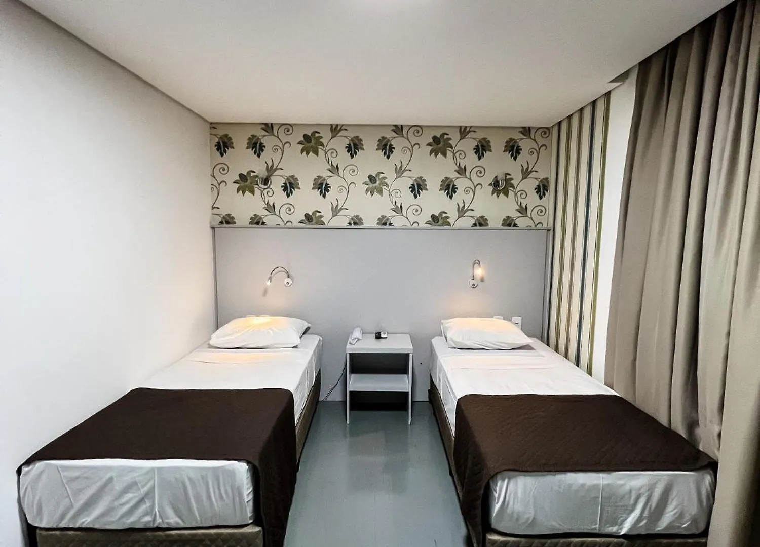Life Hotel كانواس